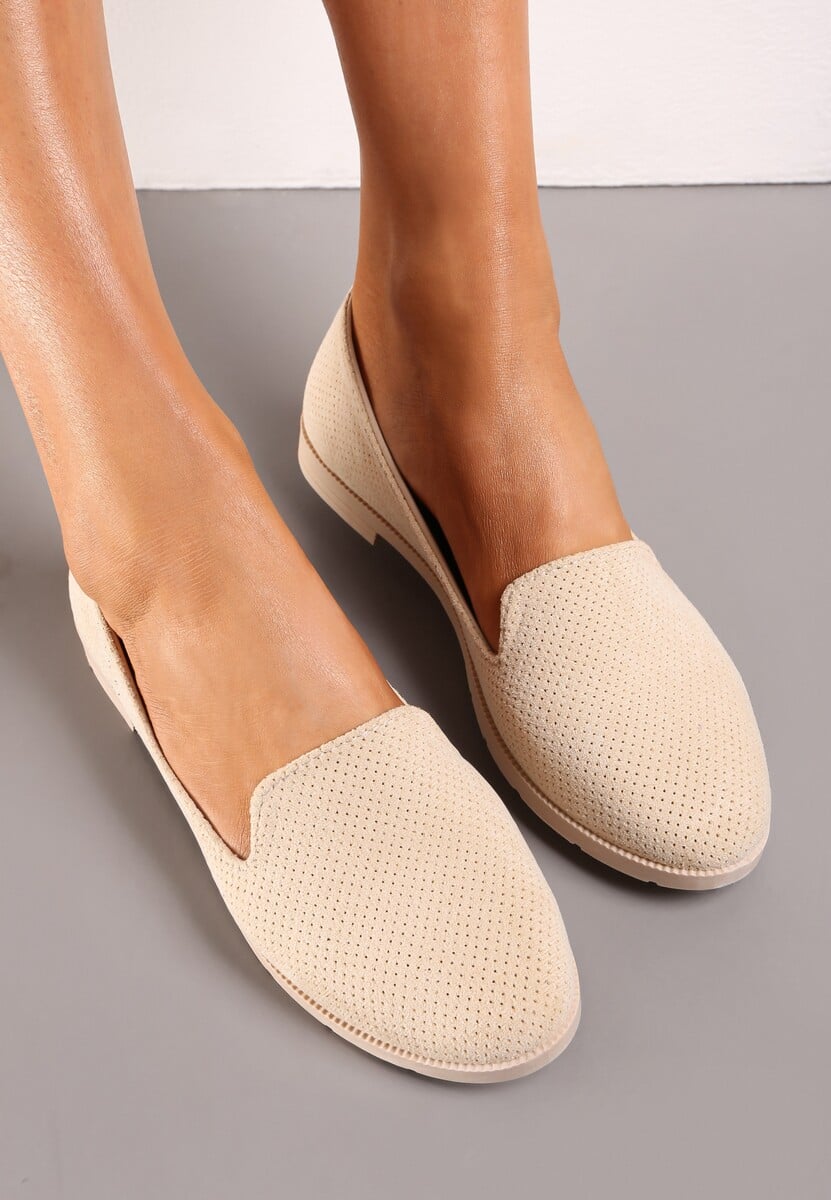 Beżowe Mokasyny z Ozdobną Perforacją na Płaskiej Podeszwie Laurielle