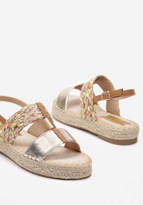 Złote Płaskie Sandały z Plecioną Podeszwą i Ozdobnymi Paskami Terndia