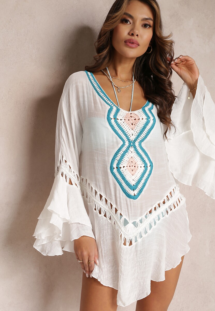 Jasnoróżowa Asymetryczna Narzutka z Ażurowymi Wstawkami i Falbankami Hirisa