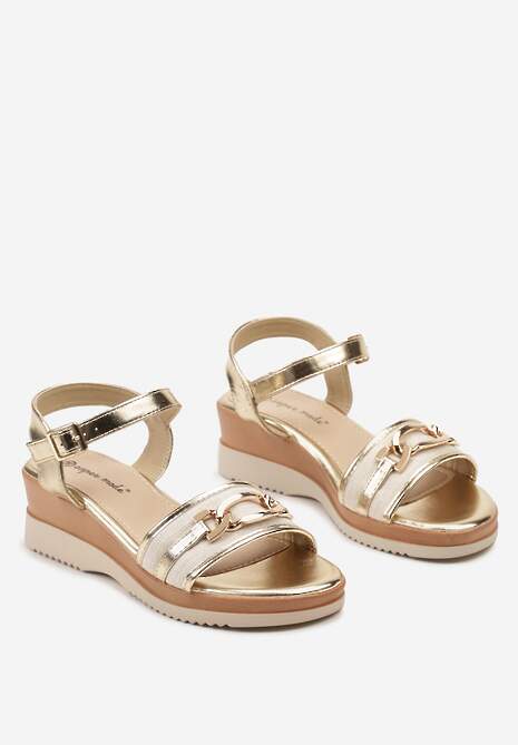 Złote Sandały na Koturnie Ozdobione Klamrą w Kształcie Łańcuszka Zafirah