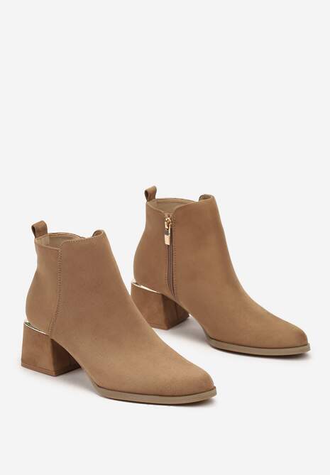 Ciemnobeżowe Botki z Ekozamszu na Niskim Obcasie Zdobionym Metaliczną Wstawką Brievia