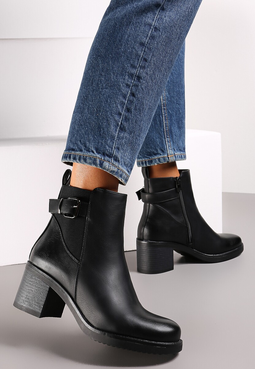 Czarne Botki na Słupku z Paskiem i Ozdobną Klamerką Xaline
