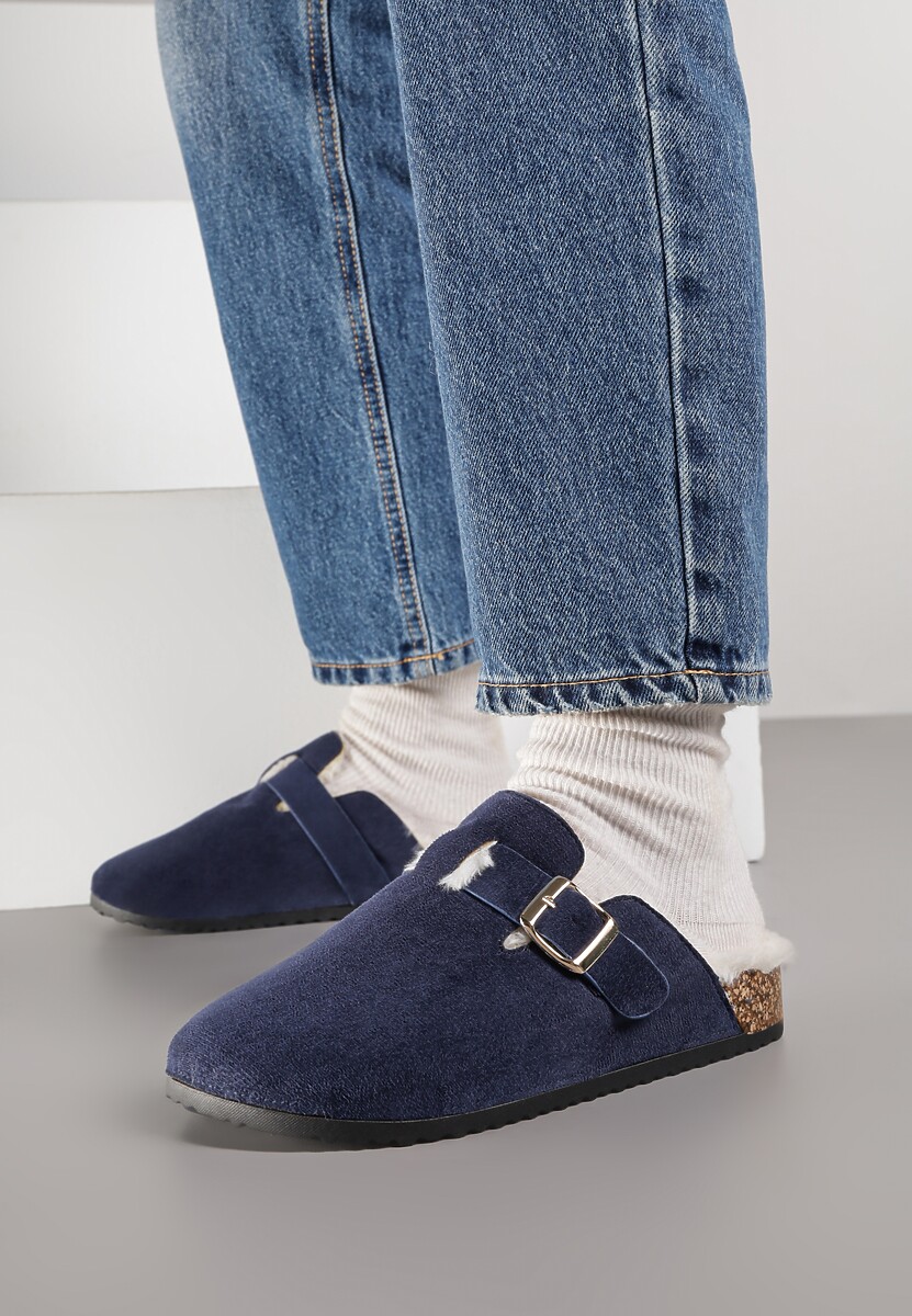 Granatowe Kapcie na Płaskiej Podeszwie Ozdobione  Paskiem z Klamrą Ninnithra