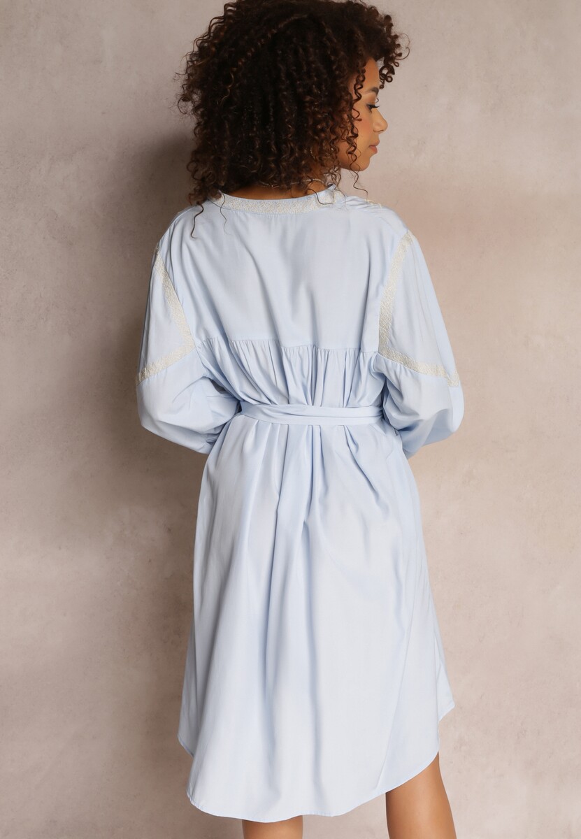 Niebieska Pudełkowa Sukienka Mini z Wiązanym Paskiem i Haftem Eudas