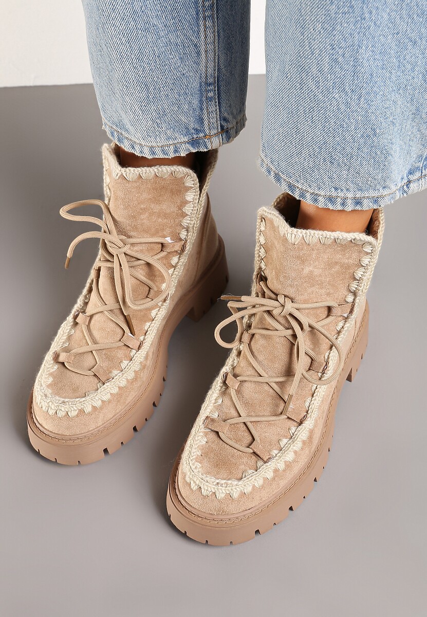 Ciemnobeżowe Botki z Ekozamszu z Dodatkowym Kompletem Sznurówek Zdobione Haftem Noledi
