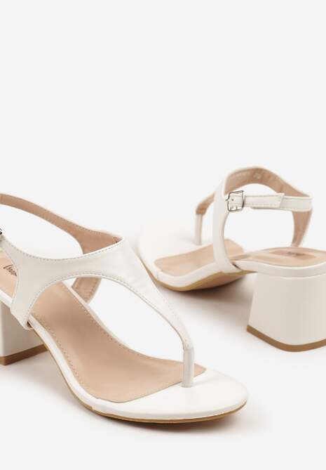 Białe Sandały na Słupku w Stylu Japonek Cleoselle