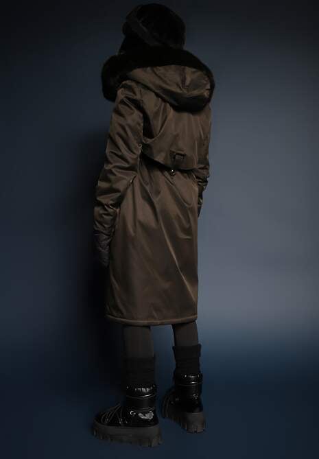 Zielona Kurtka Płaszcz ze Ściągaczem i Kapturem z Ozdobnym Futerkiem Livieya