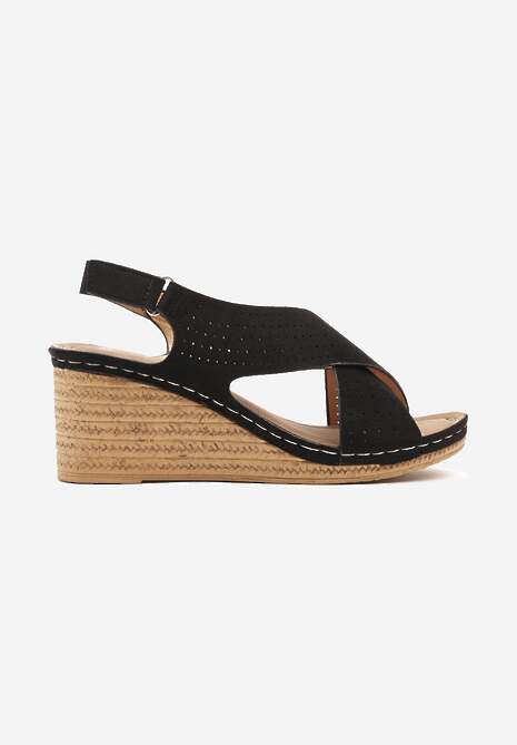 Czarne Sandały na Koturnie z Plecionki z Ażurowymi Wycięciami Weolie