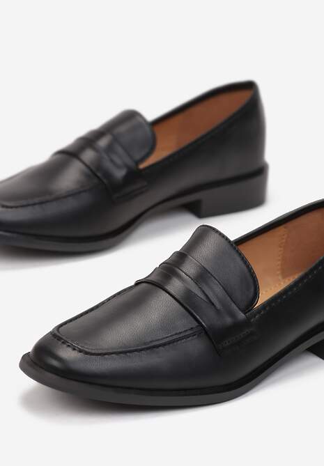 Czarne Mokasyny Caeione