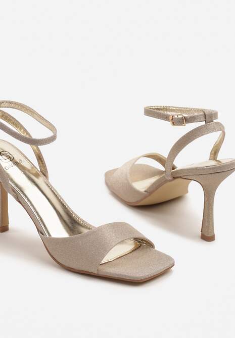 Złote Sandały na Szpilce z Noskiem o Kwadratowym Kształcie i Paskiem z Klamerką Meviora