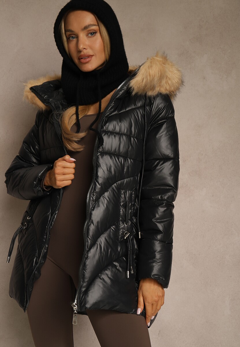Czarna Trapezowa Kurtka z Pikowanymi Przeszyciami i Kapturem z Odpinanym Futrem Deoiala
