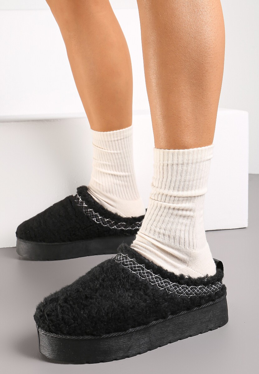 Czarne Kapcie na Platformie z Ozdobną Lamówką Topora