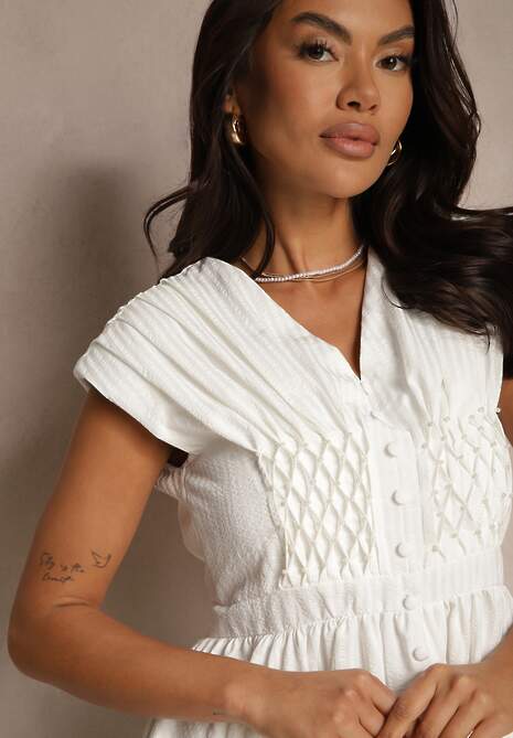 Biała Sukienka z Wiskozy i Bawełny z Perłami i Ażurowymi Wycięciami Zensemi