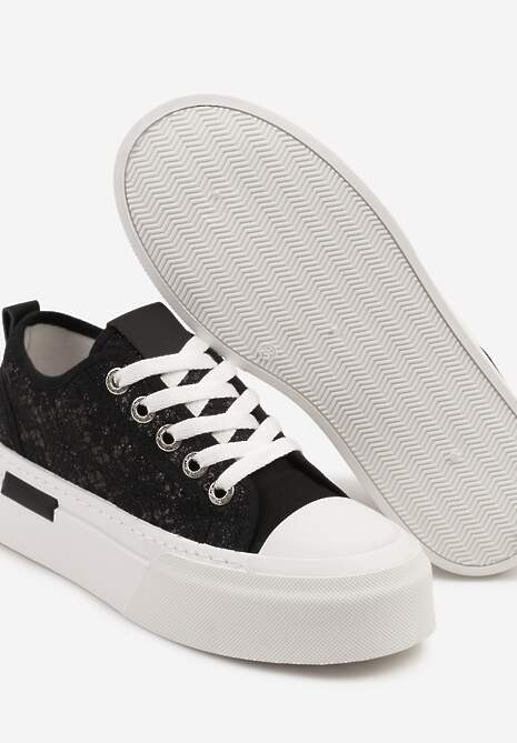 Czarne Trampki na Platformie Ozdobione Haftem Talauri