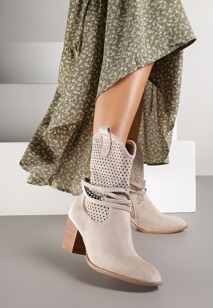 Jasnobeżowe Botki Vices na Słupku w Stylu Kowbojek z Ażurową Cholewką i Paskami Tulifedi
