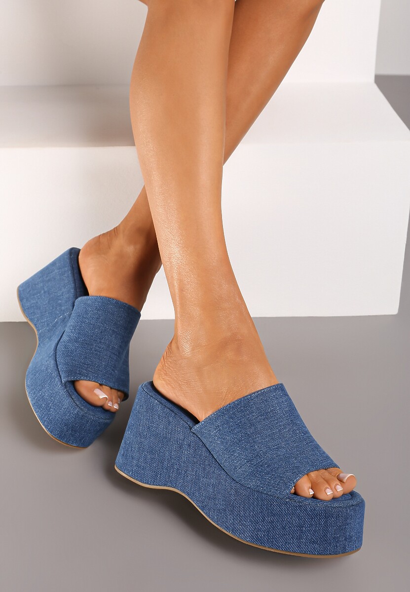 Niebieskie Klapki z Ekozamszu na Koturnie w Jeansowy Wzór Rosolia