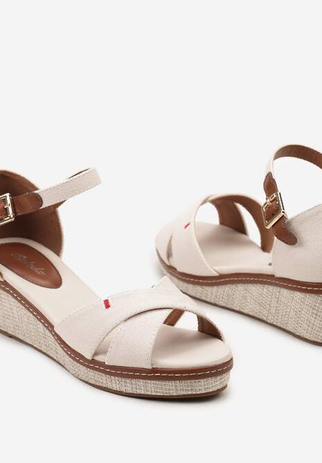 Beżowe Sandały na Koturnie z Ozdobną Plecionką Zapinane na Sprzączkę Gwendes