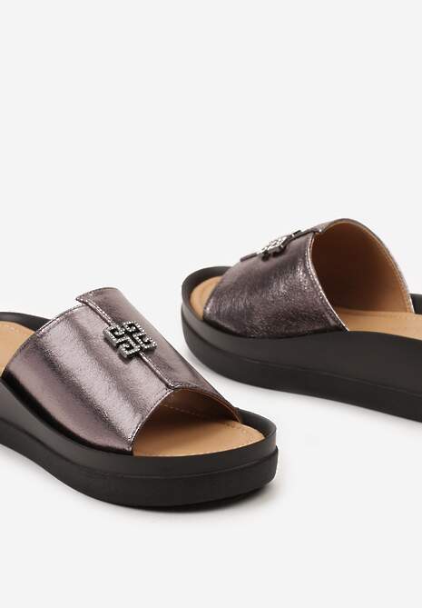 Srebrne Klapki Metaliczne na Niewysokim Koturnie Dandeliona