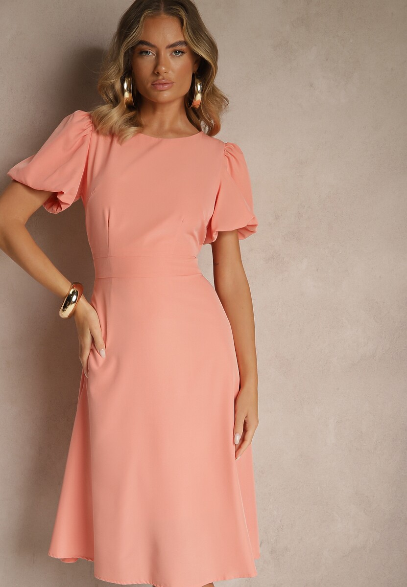 Różowa Rozkloszowana Sukienka Vices Ozdobiona Odpinanym Kwiatem 3D Koleira