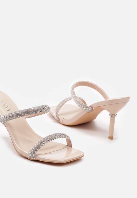 Beżowe Wsuwane Klapki na Cienkiej Szpilce z Ozdobnymi Cyrkoniami Quesinia