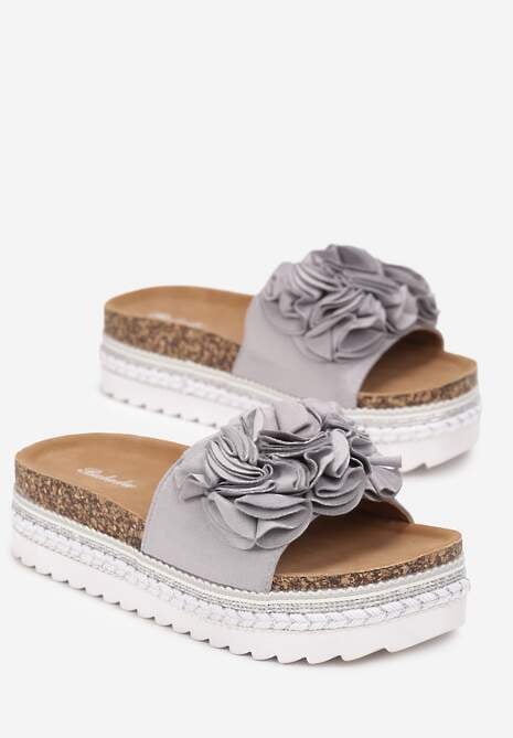 Szare Klapki na Dekoracyjnej Platformie z Szerokim Paskiem Manilin