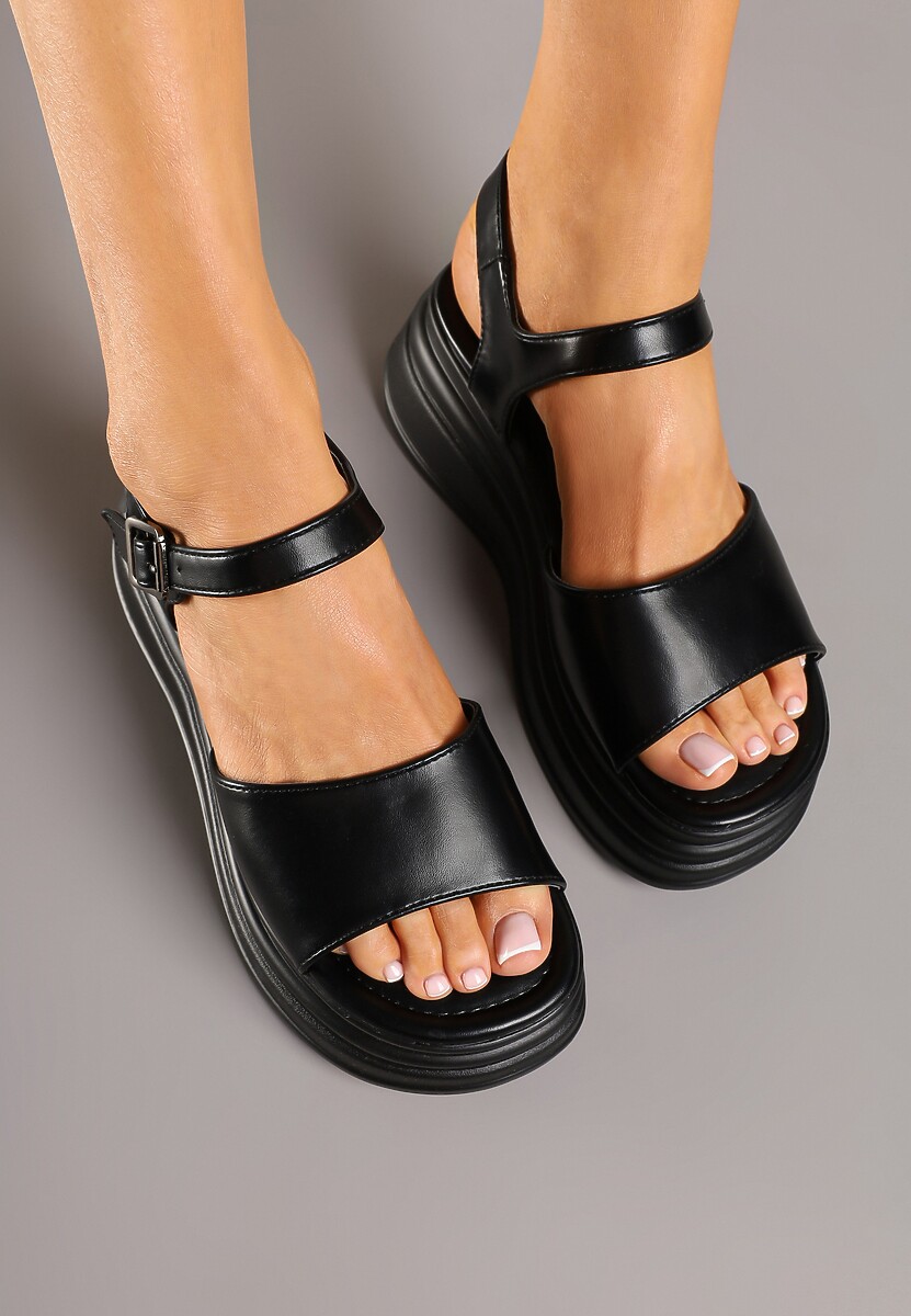 Czarne Casualowe Sandały na Platformie Zdobionej Tłoczeniami Nusavitia