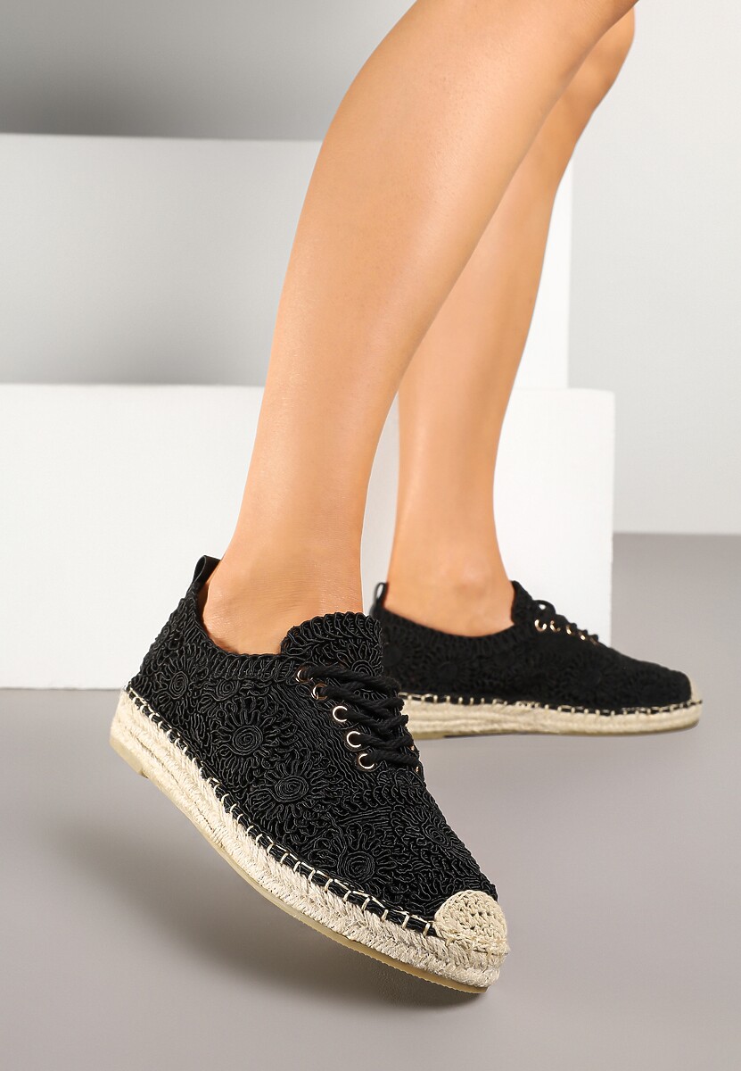 Czarne Tenisówki Ozdobione Plecionką i Ażurowym Wzorem Mevienne