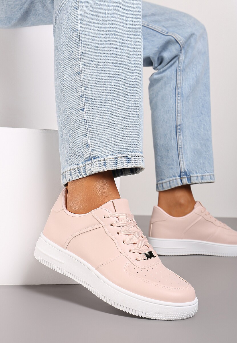 Czarne Sznurowane Sneakersy Ozdobione Perforacją Ellemisa