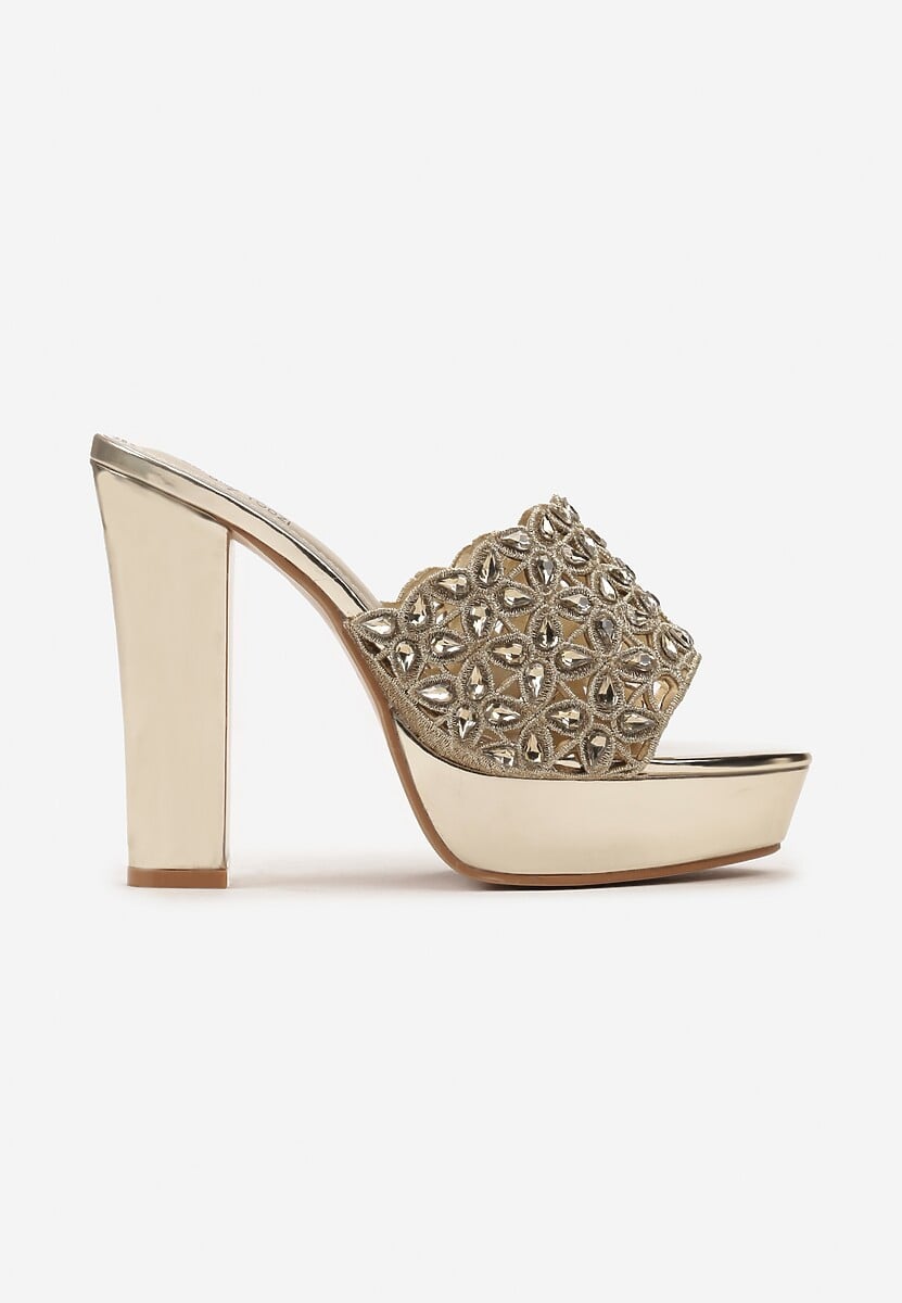 Złote Klapki na Platformie i Wysokim Słupku z Cyrkoniami na Ażurowej Cholewce Ernella