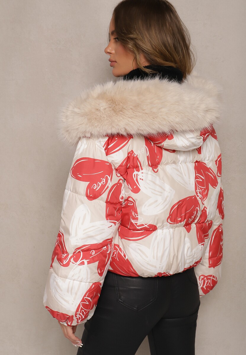 Beżowo-Czerwona Krótka Kurtka z Pikowaniem w Serca z Kapturem i Odpinanym Futrzanym Kołnierzem Enavithra