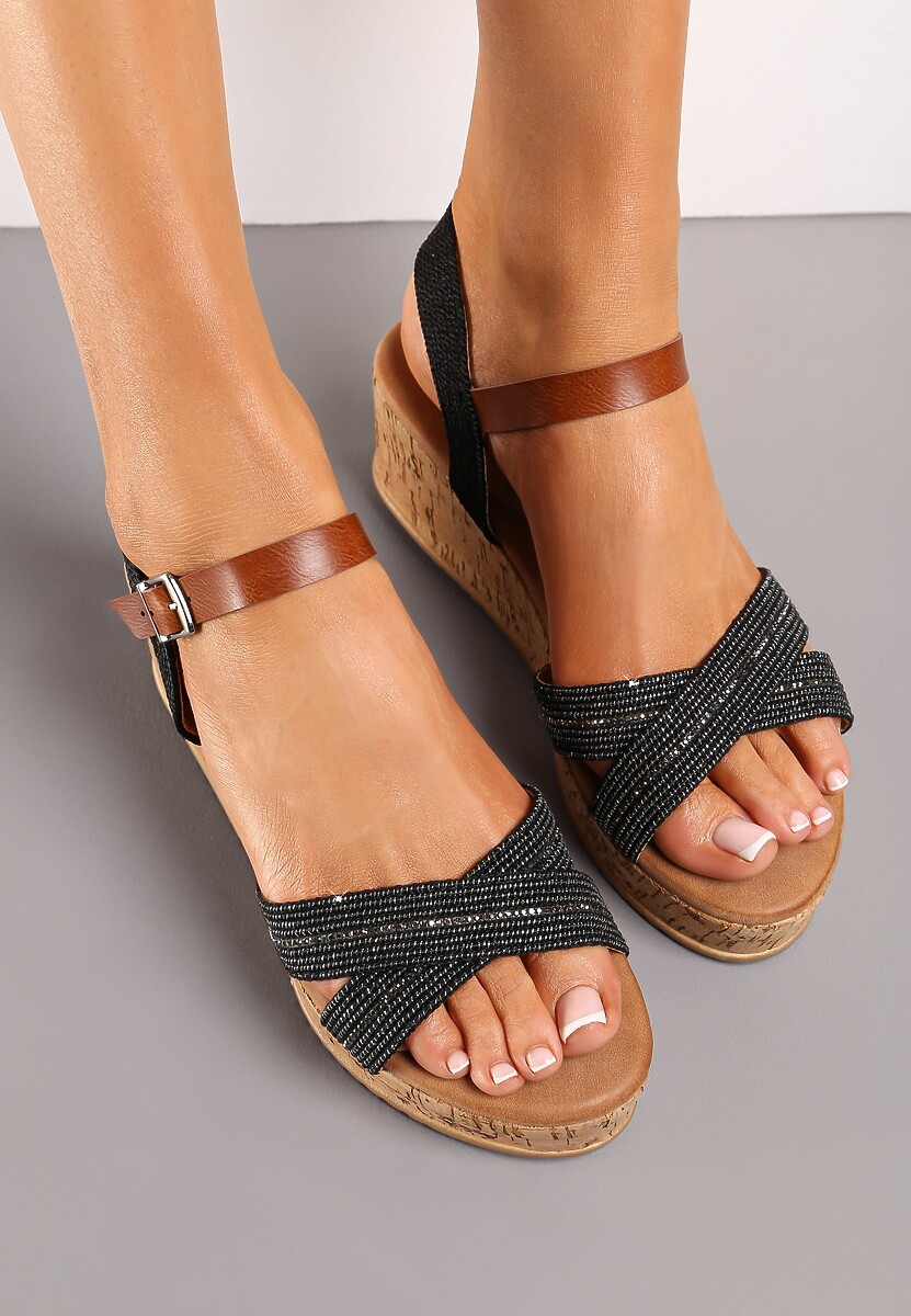 Czarne Sandały Zapinane na Sprzączkę z Cyrkoniami na Koturnie Tohru