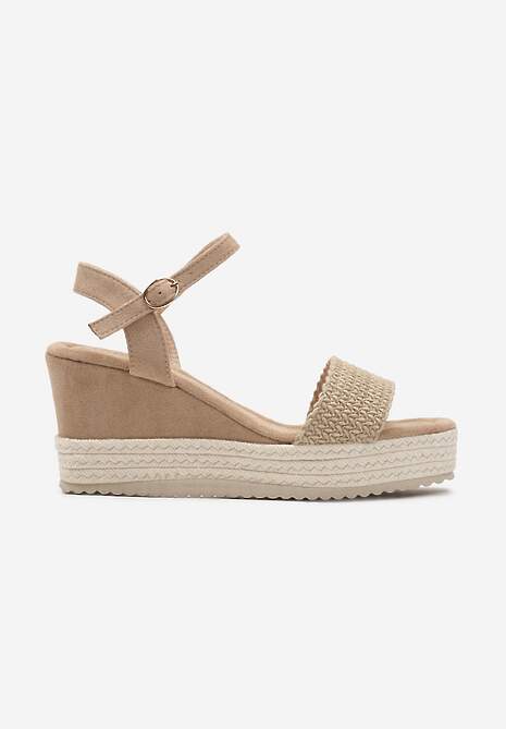 Ciemnobeżowe Sandały na Koturnie Wykończonym Plecionką z Rafii i Zapięciem przy Kostce Kionara