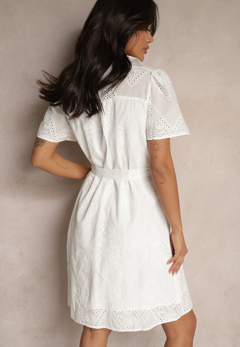 Biała Bawełniana Sukienka Ozdobiona Paskiem i Haftem Eleamelis