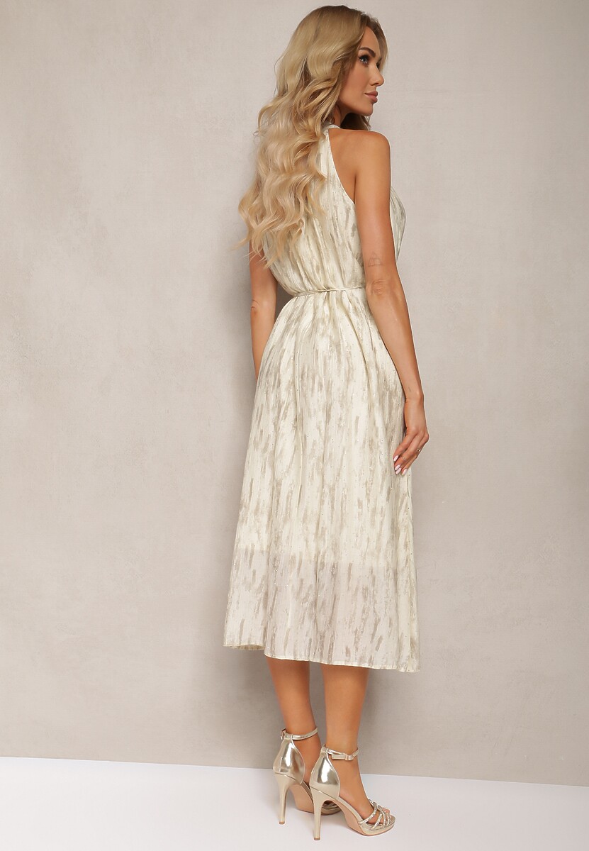 Jasnobeżowa Rozkloszowana Sukienka Wieczorowa z Dekoltem Halter i Broszką w Kształcie Kwiatu Previiana