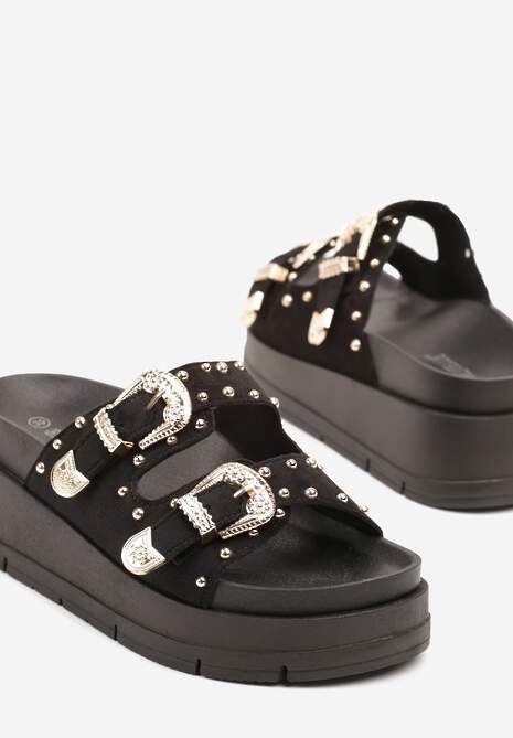Czarne Klapki na Platformie z Ozdobnymi Sprzączkami i Nitami Kosanea