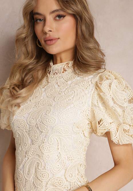 Jasnobeżowa Sukienka z Koronkowym Haftem Paisley i Bufiastymi Rękawami Briena