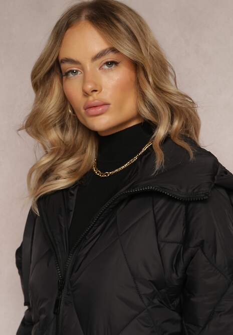 Czarna Pikowana Kurtka z Nieodpinanym Kapturem o Długim Fasonie Siyella