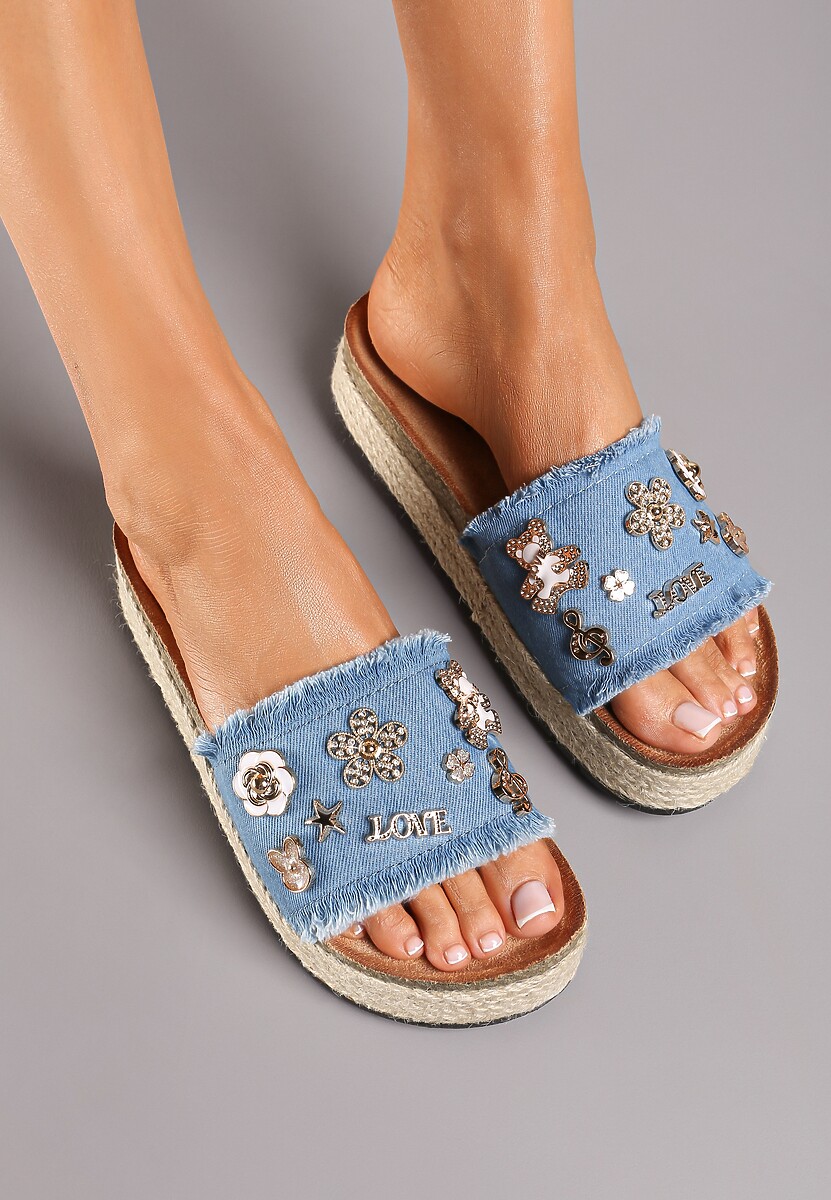 Jasnoniebieskie Klapki z Wkładką z Imitacji Zamszu na Grubej Podeszwie z Cyrkoniami i Brokatem Timafera