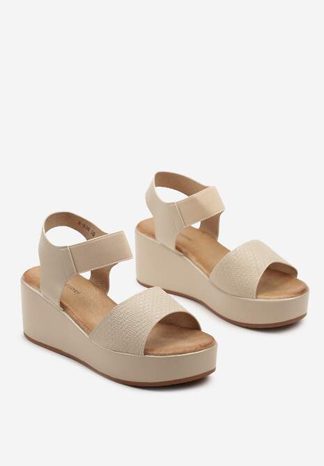 Beżowe Casualowe Sandały na Koturnie bez Zapięcia Tesatina