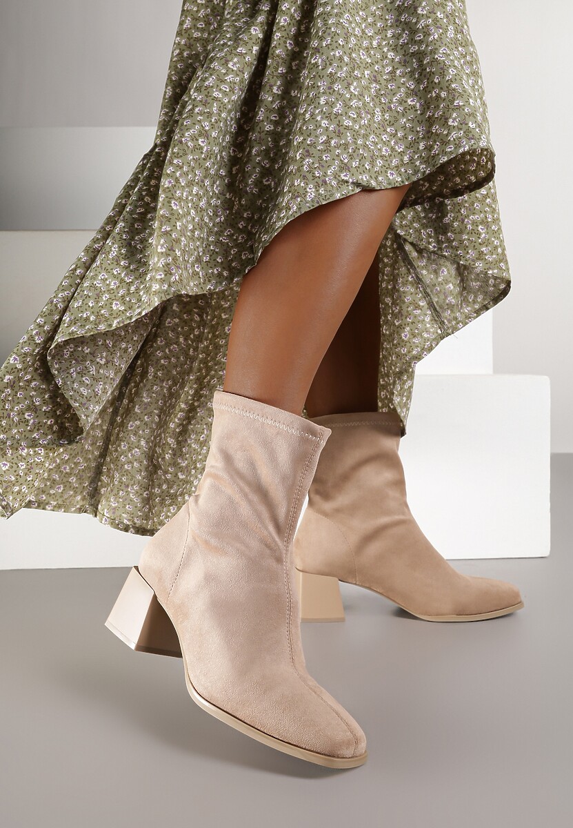 Brązowe Botki Wsuwane na Słupku w Klasycznym Stylu Sileurie