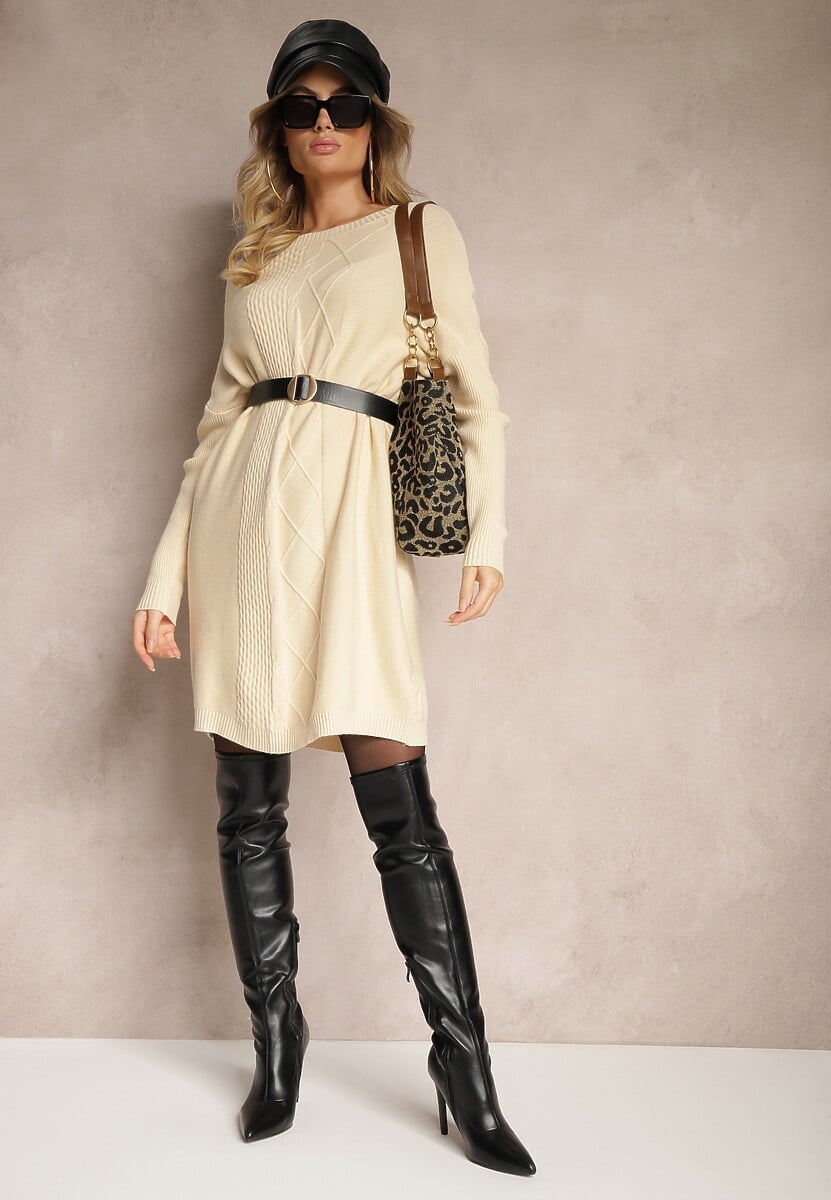 Jasnobeżowa Sweterkowa Sukienka o Pudełkowym Kroju z Tłoczonym Splotem Sinelita