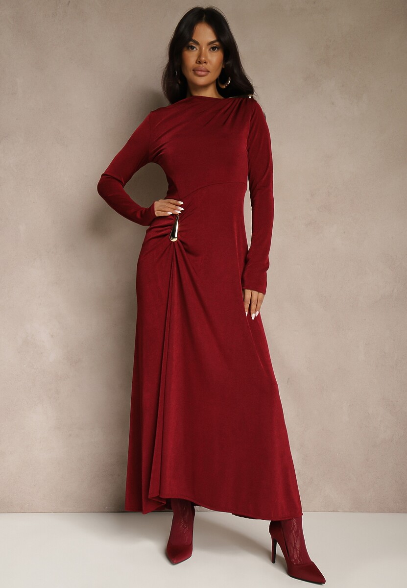 Bordowa Sukienka Koktajlowa z Marszczeniem i Metaliczną Ozdobą Retanda