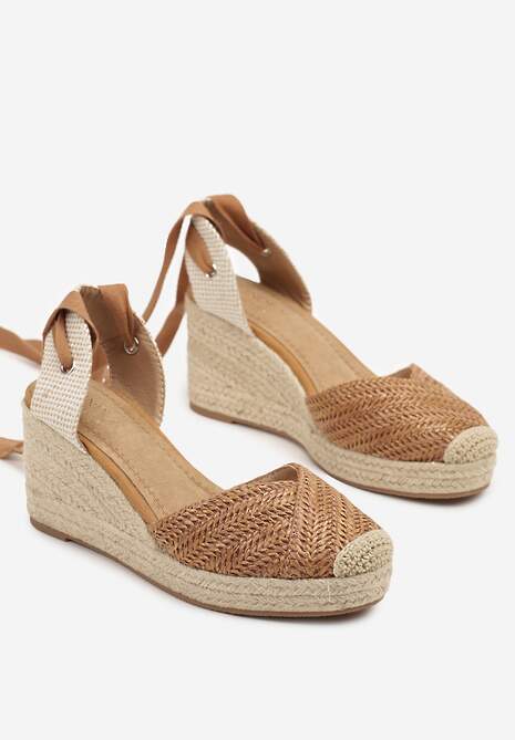 Brązowe Sandały na Koturnie Ozdobione Wiązaniem i Plecionką Talurelia