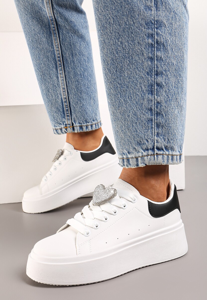 Biało-Czarne Wiązane Casualowe Sneakersy na Platformie z Cyrkoniami i Metalową Aplikacją Illita
