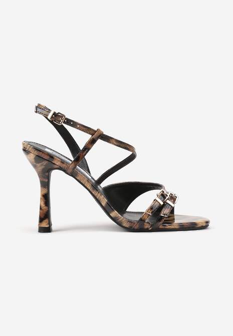 Panterkowe Sandały na Obcasie Zdobione Skośnym Paskiem i Klamerkami Mallunea