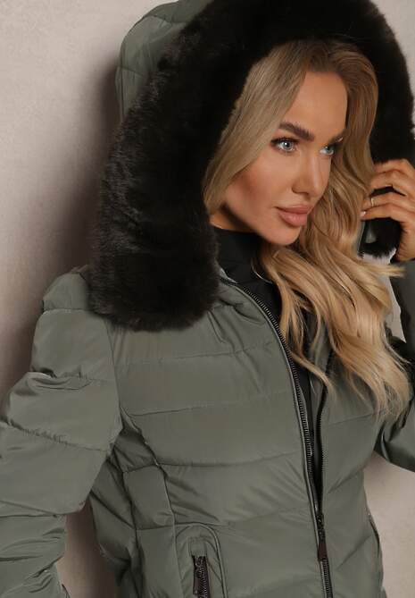 Ciemnozielona Kurtka z Pikowanymi Przeszyciami i Futrzanym Kapturem z Możliwością Odpięcia Zinriya