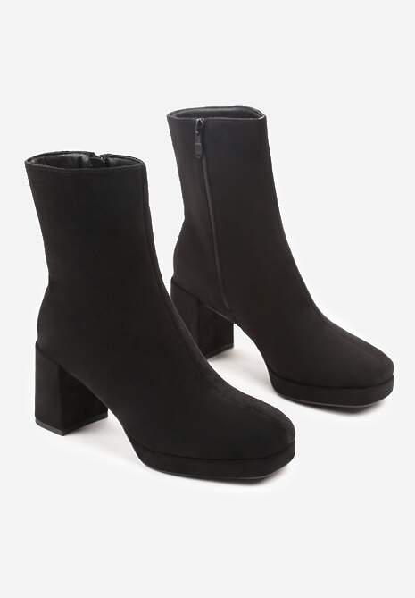 Czarne Botki Vices z Imitacji Zamszu na Platformie i Słupku Ozdobione z Kwadratowym Noskiem Faleanna
