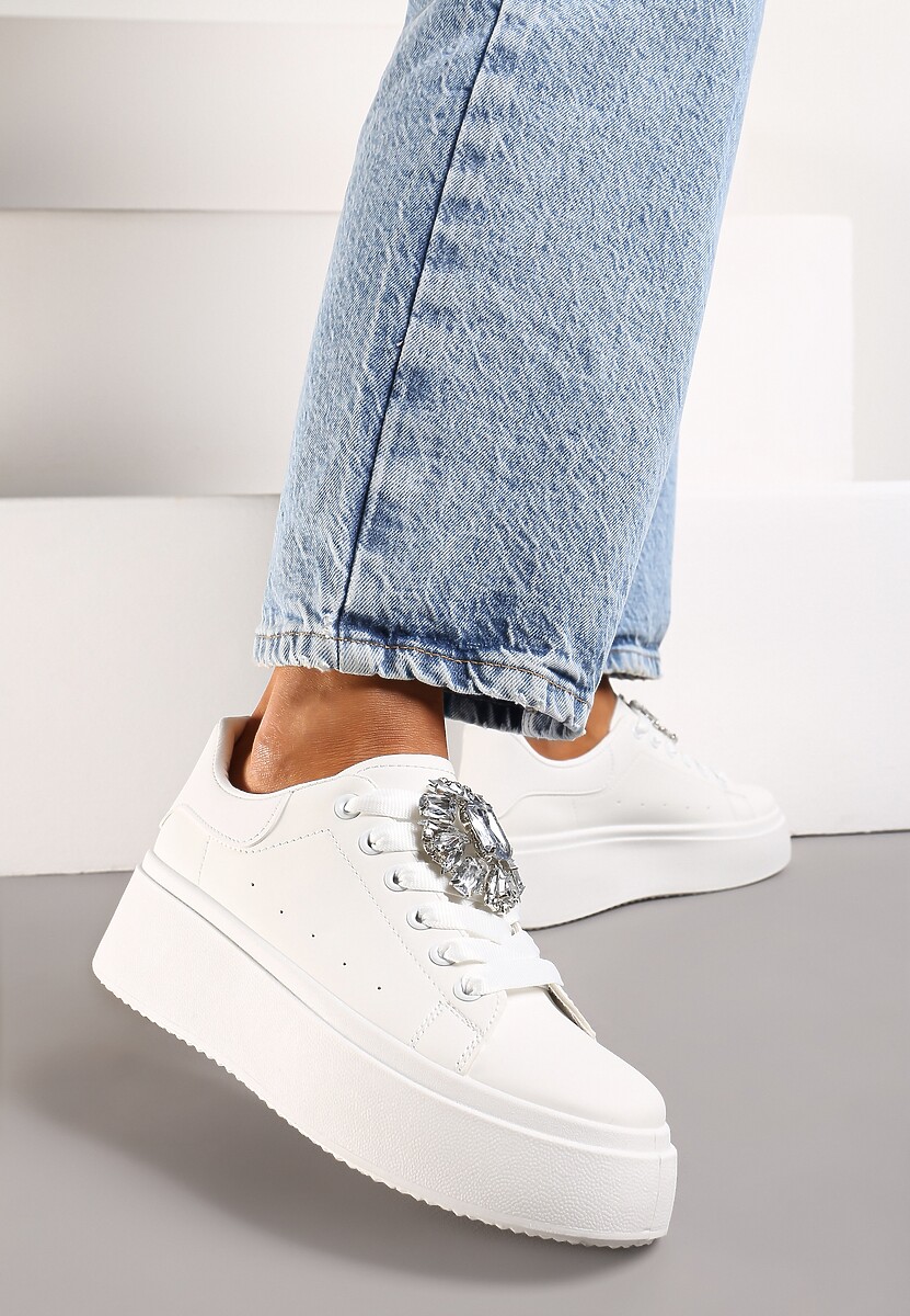 Białe Sneakersy na Grubej Podeszwie z Ozdobną Aplikacją Kamienia  Danthia