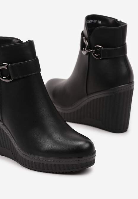 Czarne Botki na Koturnie ze Skóry Ekologicznej z Zawieszką z Cyrkoniami i Suwakiem Armela