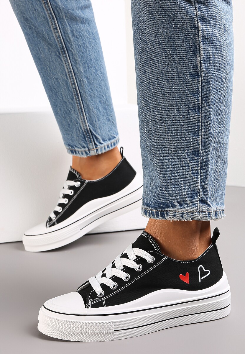 Czarne Sznurowane Trampki przed Kostkę na Płaskiej Podeszwie z Serduszkami Disori